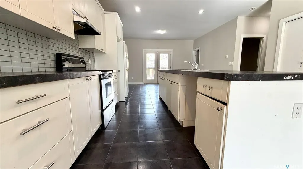 419 S Avenue S Saskatoon SK S7M 3A3