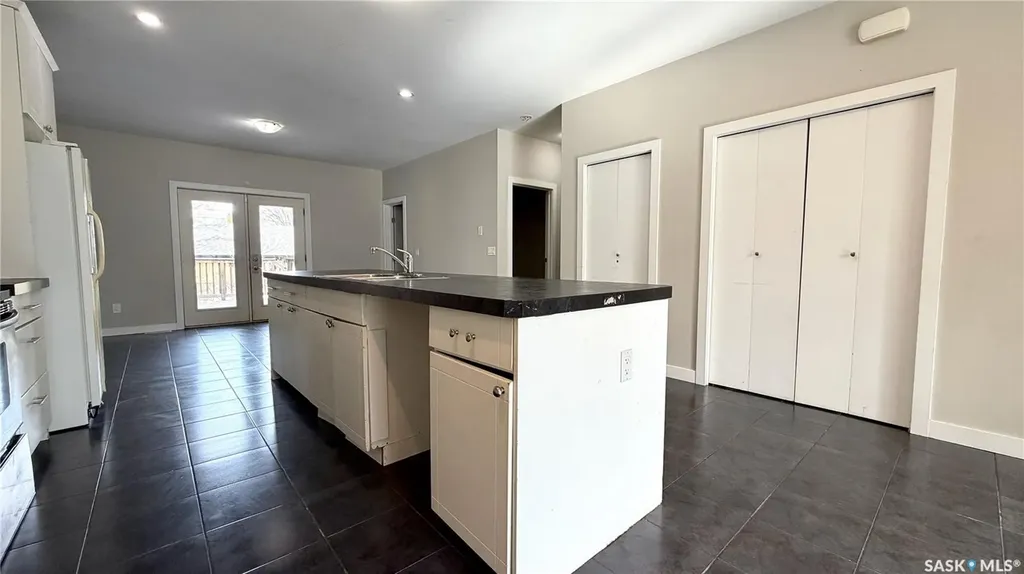 419 S Avenue S Saskatoon SK S7M 3A3