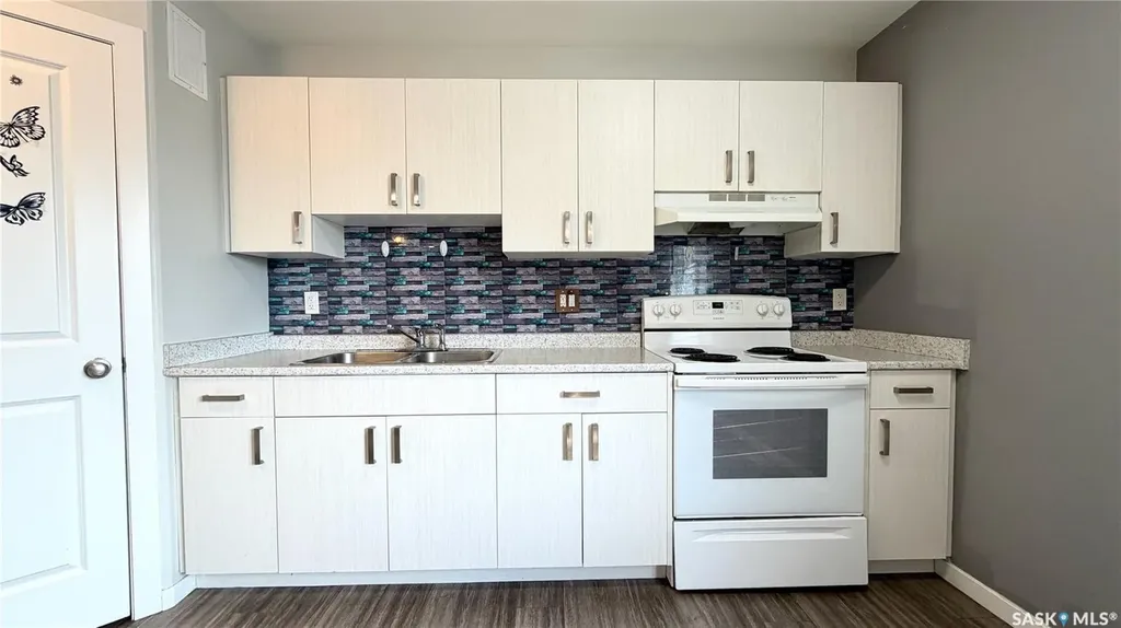 215 V Avenue N Saskatoon SK S7L 3E5
