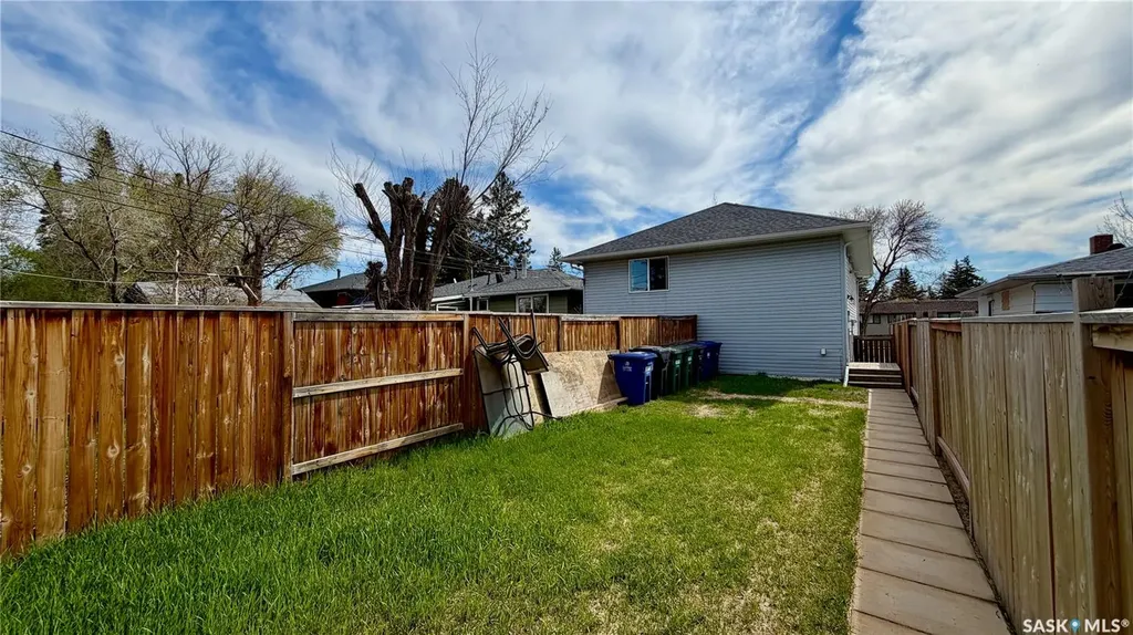 215 V Avenue N Saskatoon SK S7L 3E5
