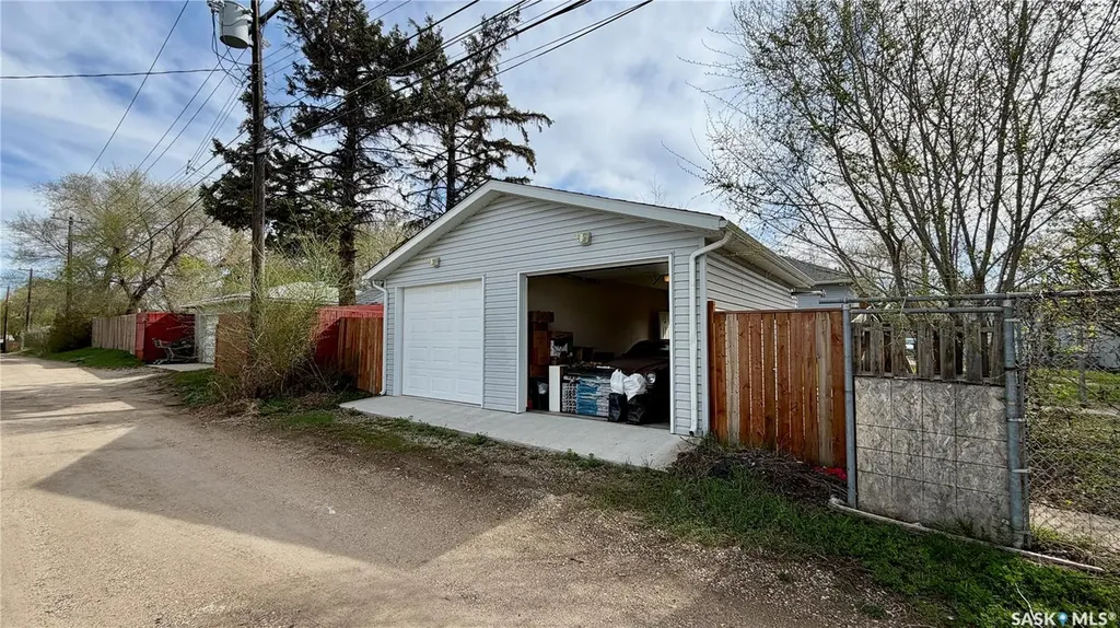 215 V Avenue N Saskatoon SK S7L 3E5