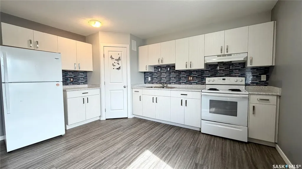 215 V Avenue N Saskatoon SK S7L 3E5