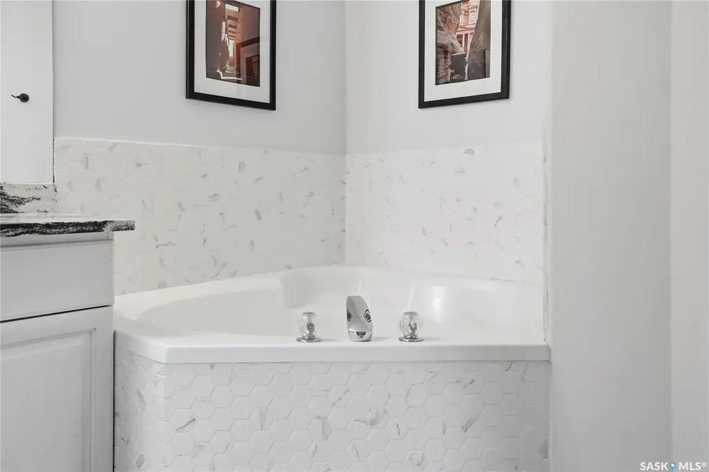 502 Le May Crescent Saskatoon SK S7S 1L1