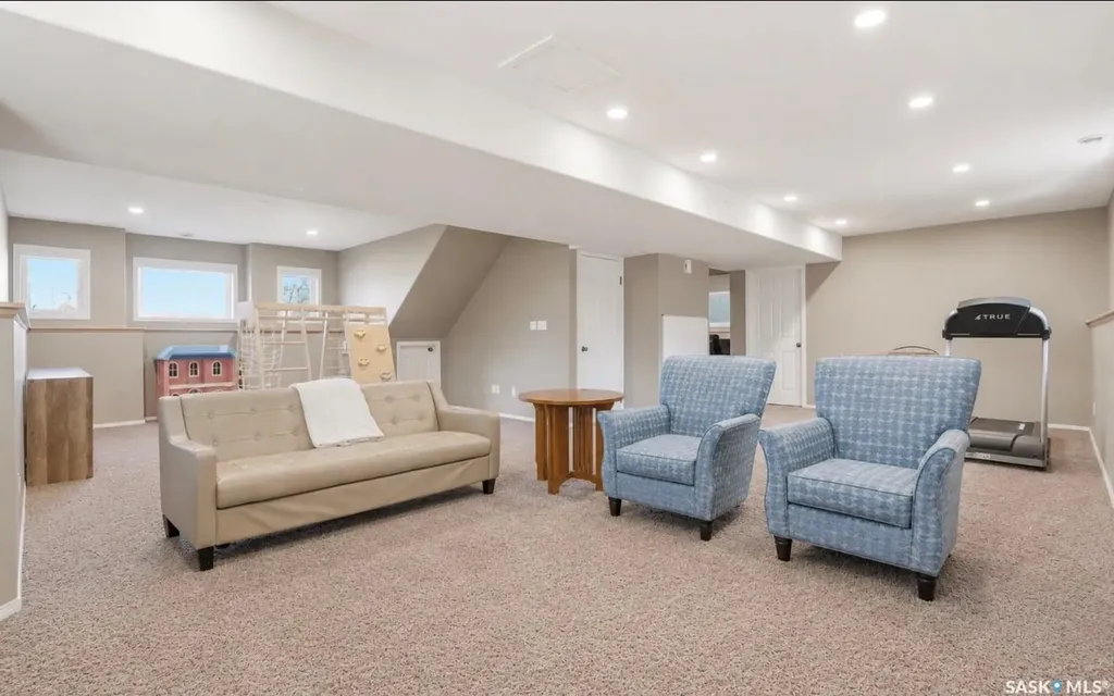 502 Le May Crescent Saskatoon SK S7S 1L1