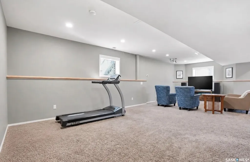 502 Le May Crescent Saskatoon SK S7S 1L1