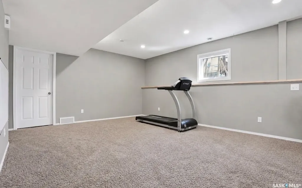 502 Le May Crescent Saskatoon SK S7S 1L1