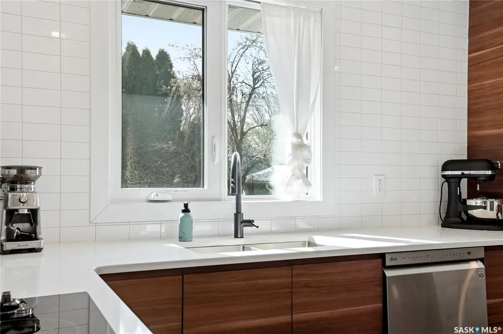 1918 Ewart Avenue Saskatoon SK S7J 1X7