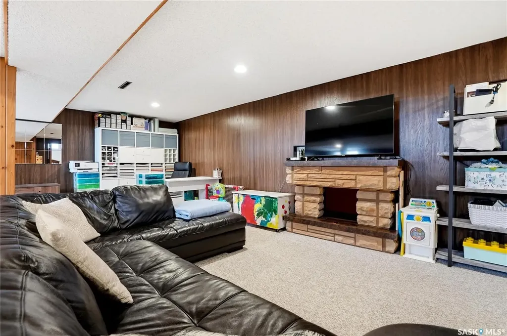 1918 Ewart Avenue Saskatoon SK S7J 1X7
