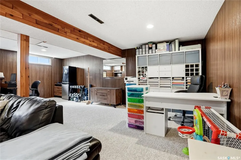 1918 Ewart Avenue Saskatoon SK S7J 1X7