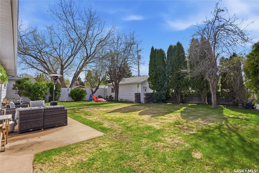 1918 Ewart Avenue Saskatoon SK S7J 1X7