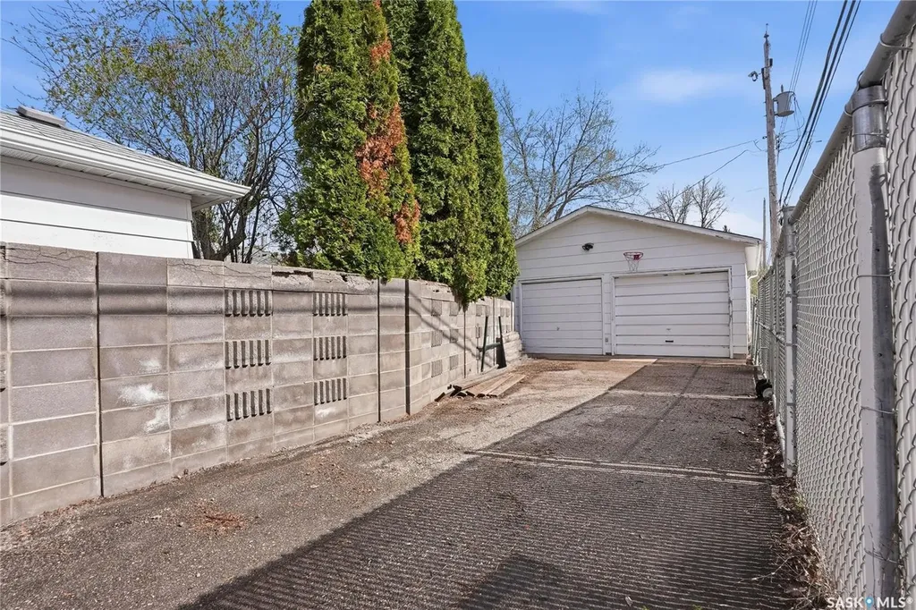 1918 Ewart Avenue Saskatoon SK S7J 1X7