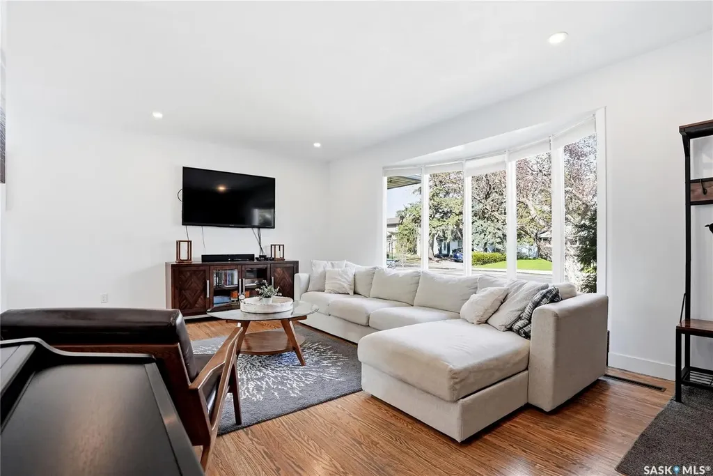 1918 Ewart Avenue Saskatoon SK S7J 1X7