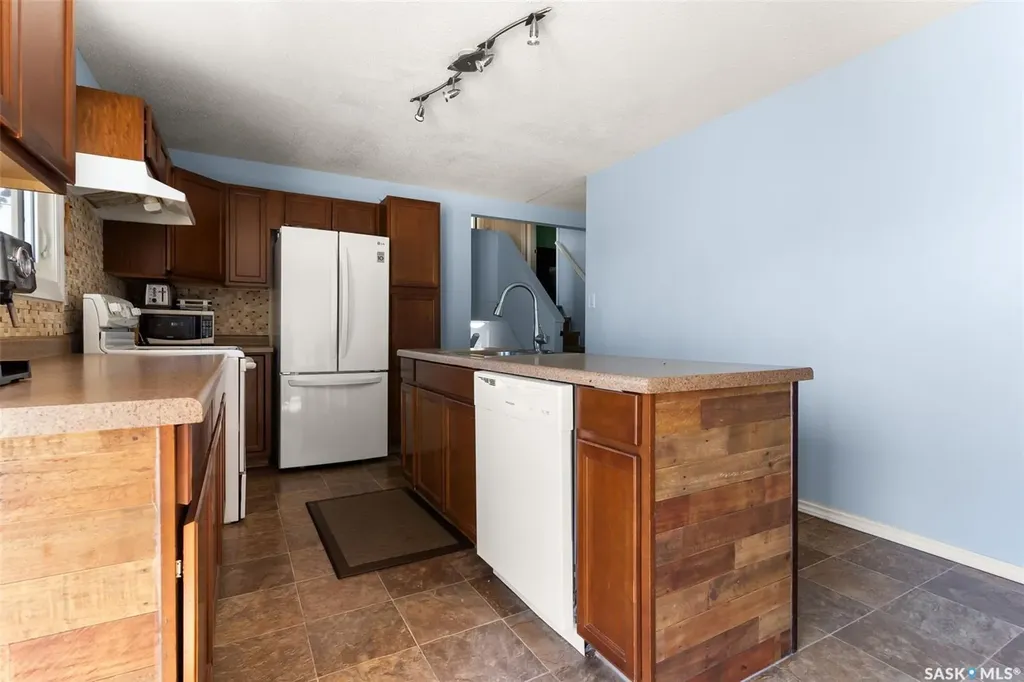 1341 9th Avenue N Regina SK S4R 0E6