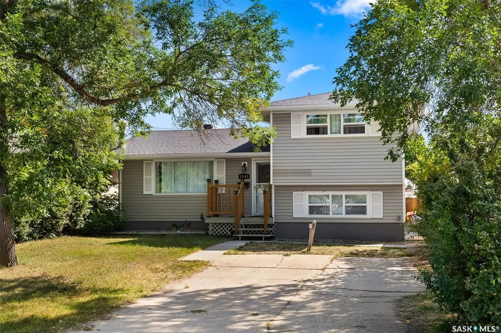 1341 9th Avenue N Regina SK S4R 0E6