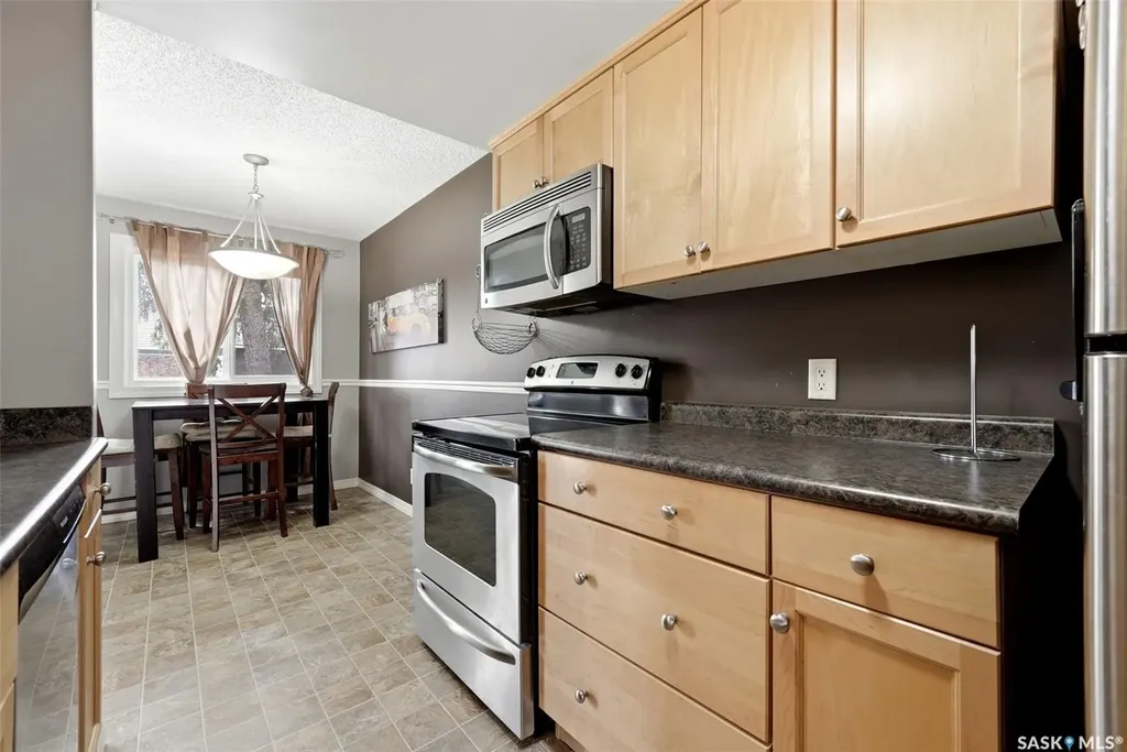 3834 Castle Road Regina SK S4S 6M7