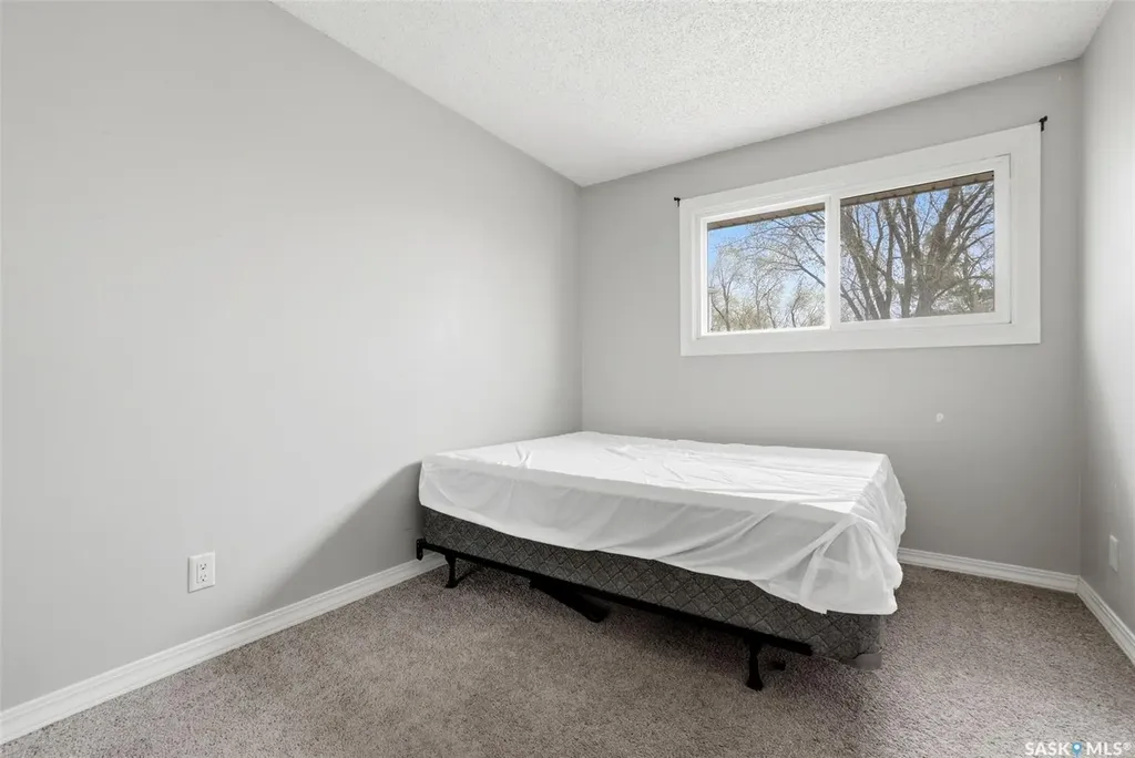 3834 Castle Road Regina SK S4S 6M7