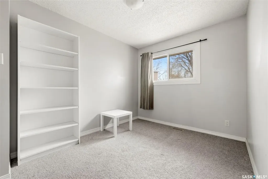 3834 Castle Road Regina SK S4S 6M7