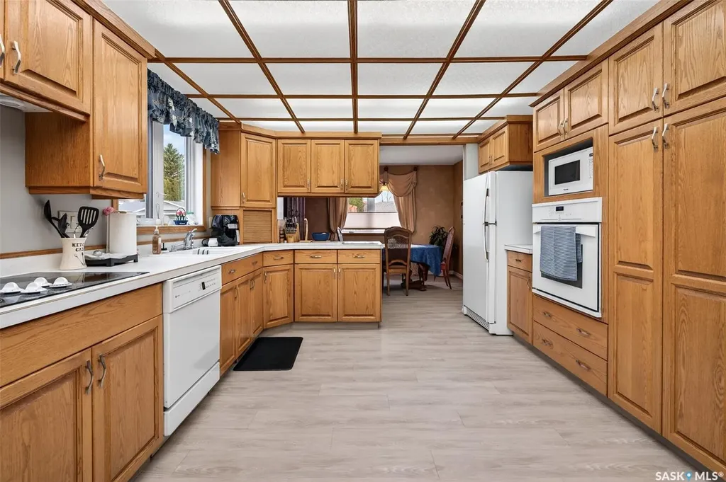 1380 Regal Crescent Moose Jaw SK S6H 7S2