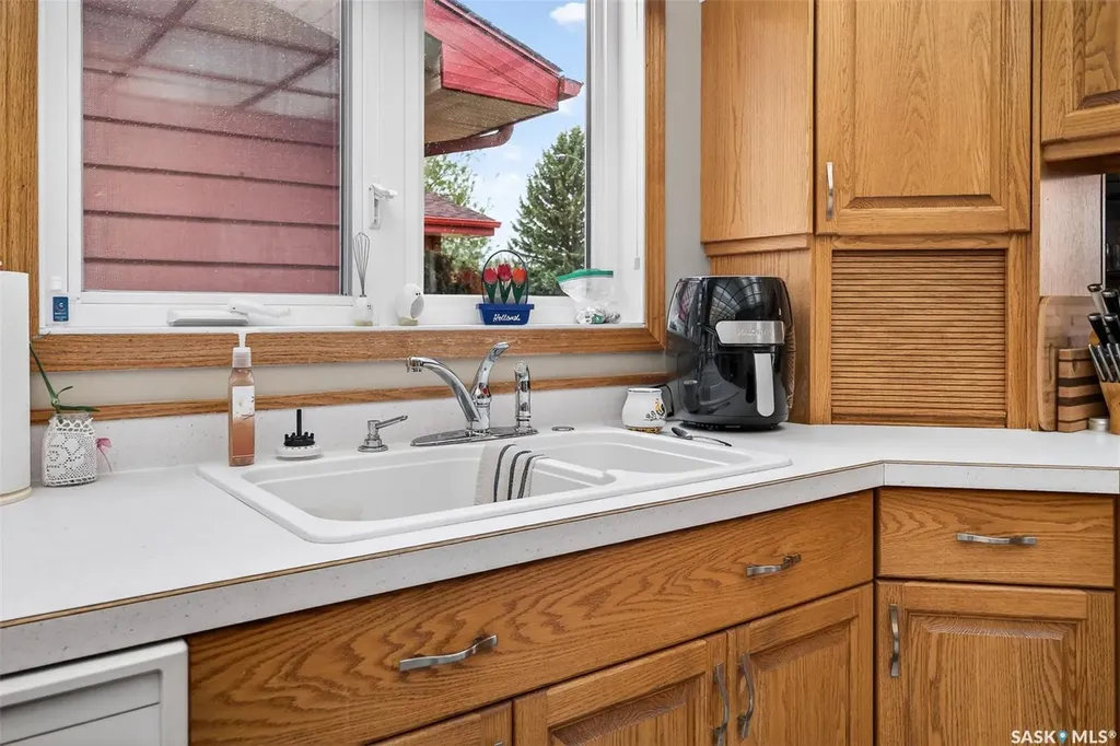 1380 Regal Crescent Moose Jaw SK S6H 7S2
