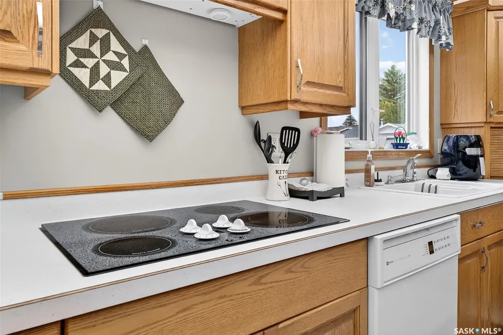 1380 Regal Crescent Moose Jaw SK S6H 7S2
