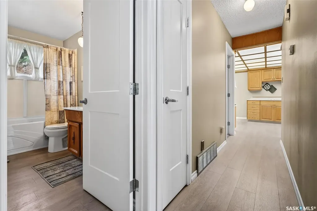 1380 Regal Crescent Moose Jaw SK S6H 7S2