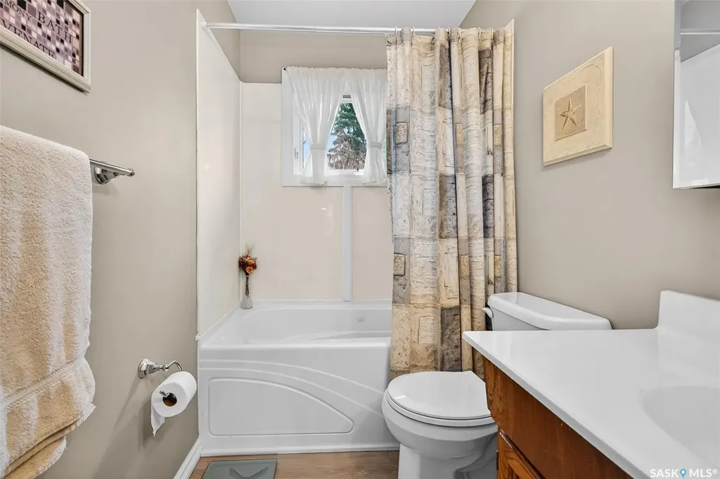 1380 Regal Crescent Moose Jaw SK S6H 7S2
