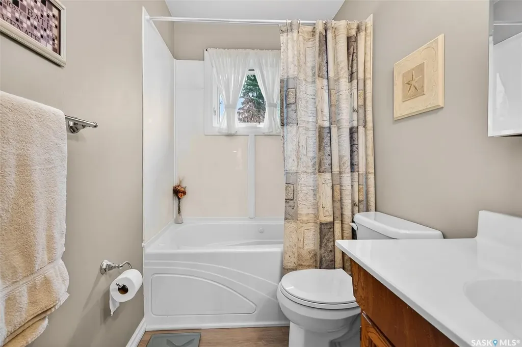 1380 Regal Crescent Moose Jaw SK S6H 7S2