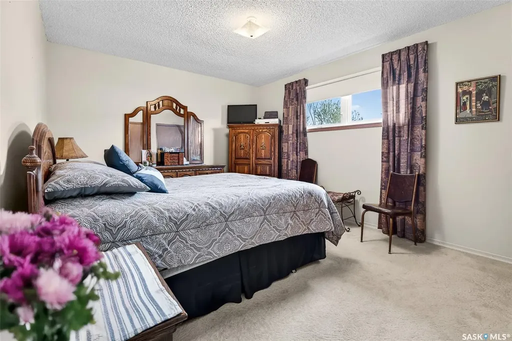 1380 Regal Crescent Moose Jaw SK S6H 7S2