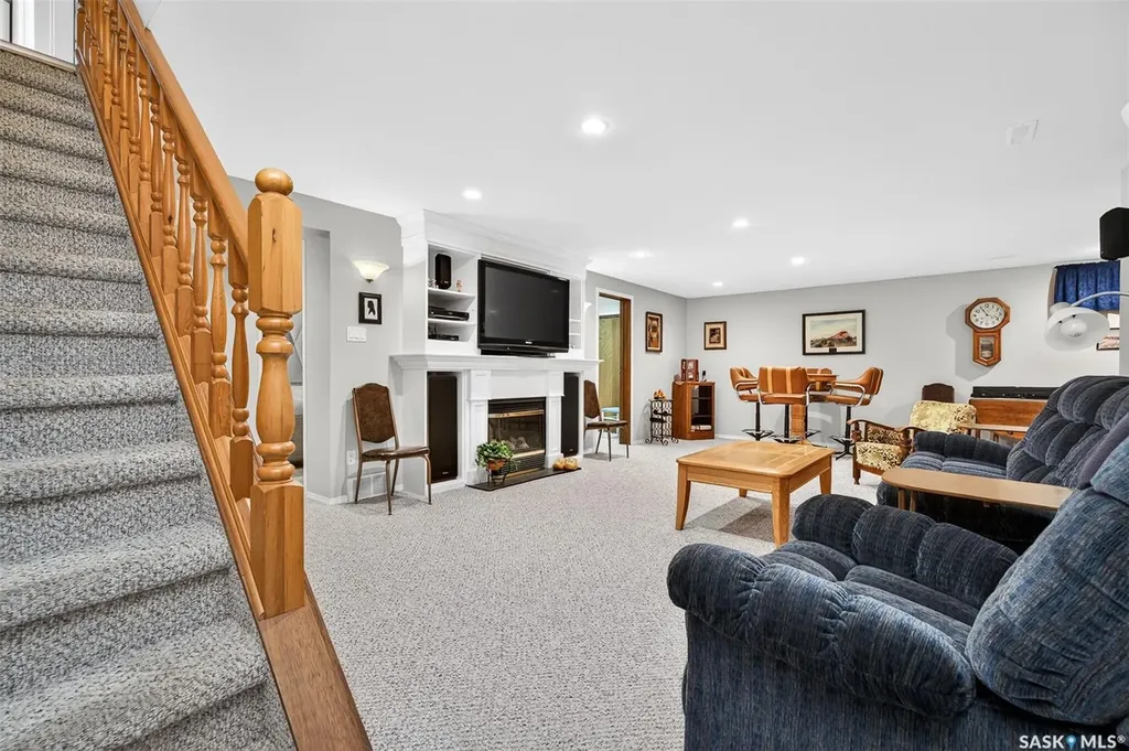1380 Regal Crescent Moose Jaw SK S6H 7S2