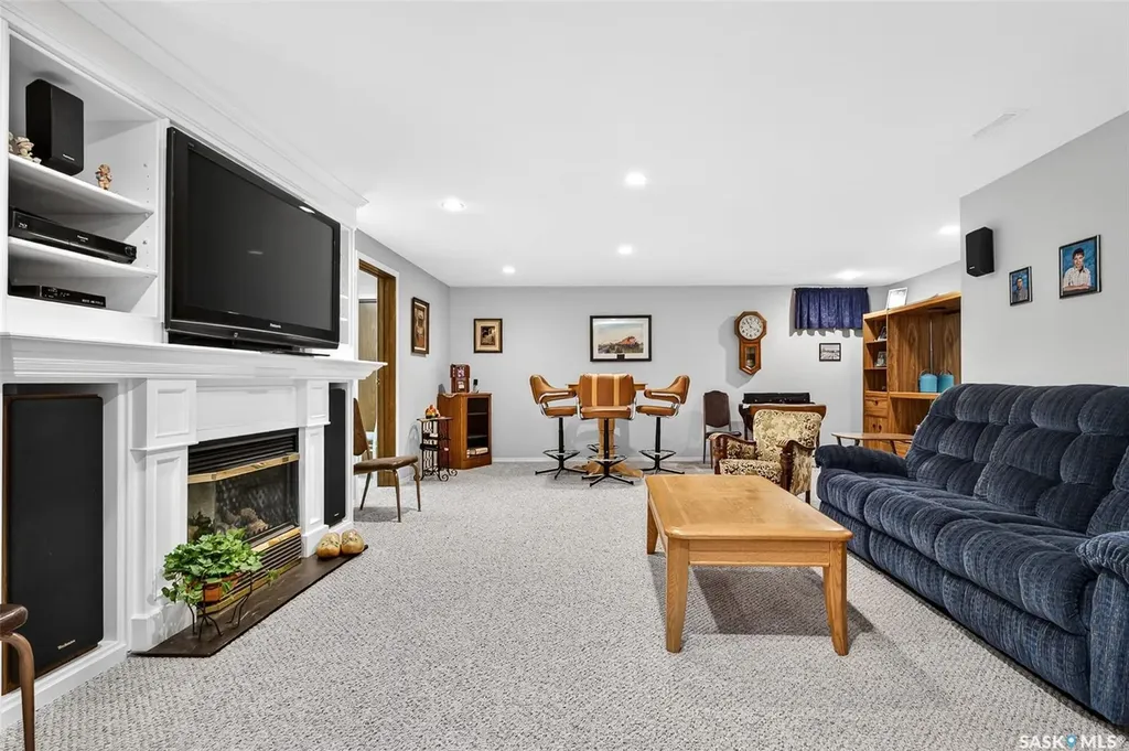 1380 Regal Crescent Moose Jaw SK S6H 7S2
