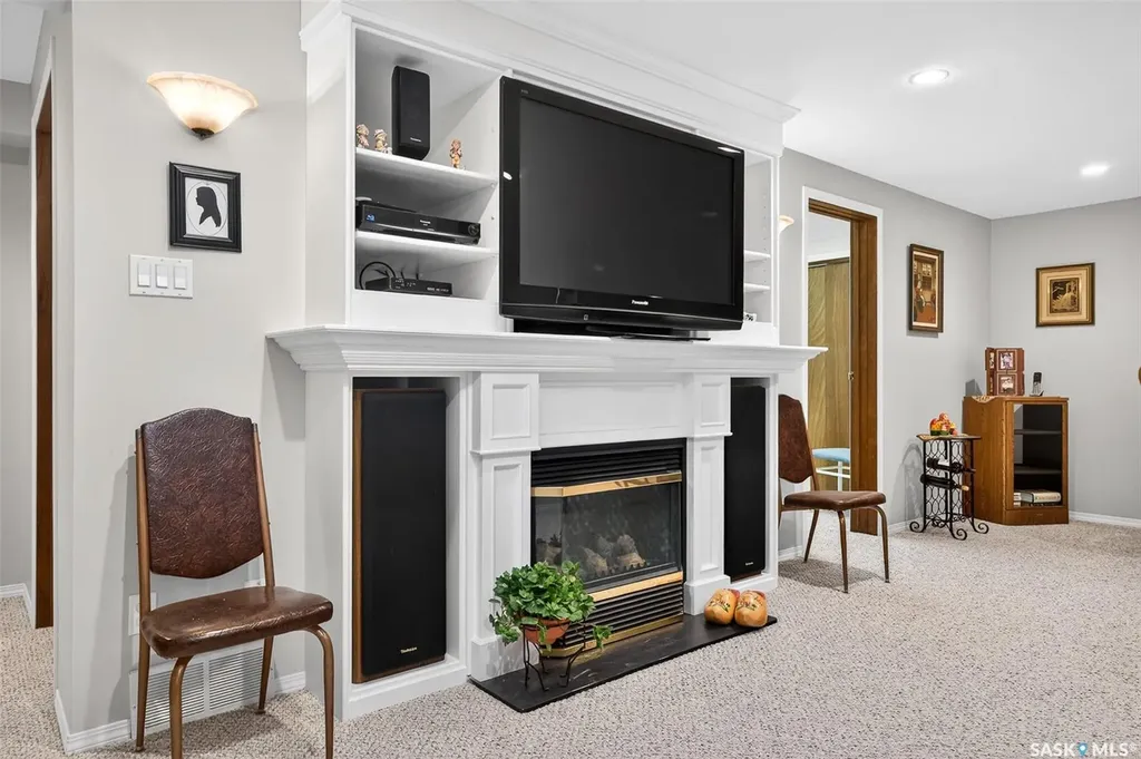 1380 Regal Crescent Moose Jaw SK S6H 7S2