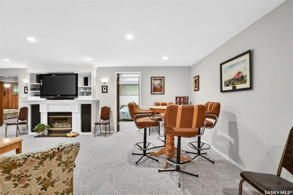 1380 Regal Crescent Moose Jaw SK S6H 7S2