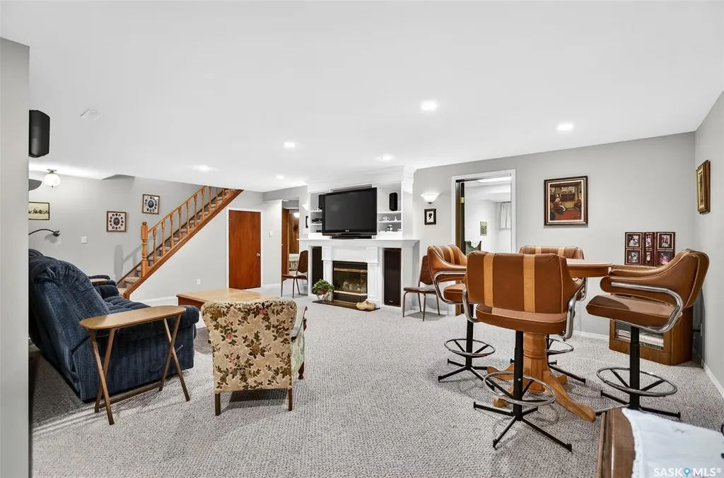 1380 Regal Crescent Moose Jaw SK S6H 7S2