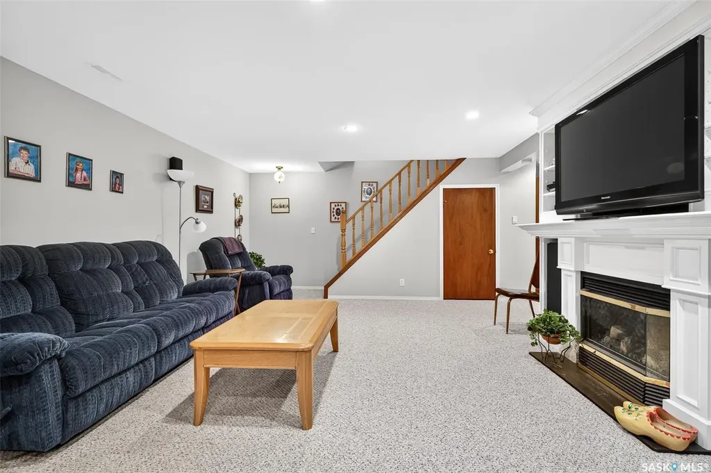 1380 Regal Crescent Moose Jaw SK S6H 7S2