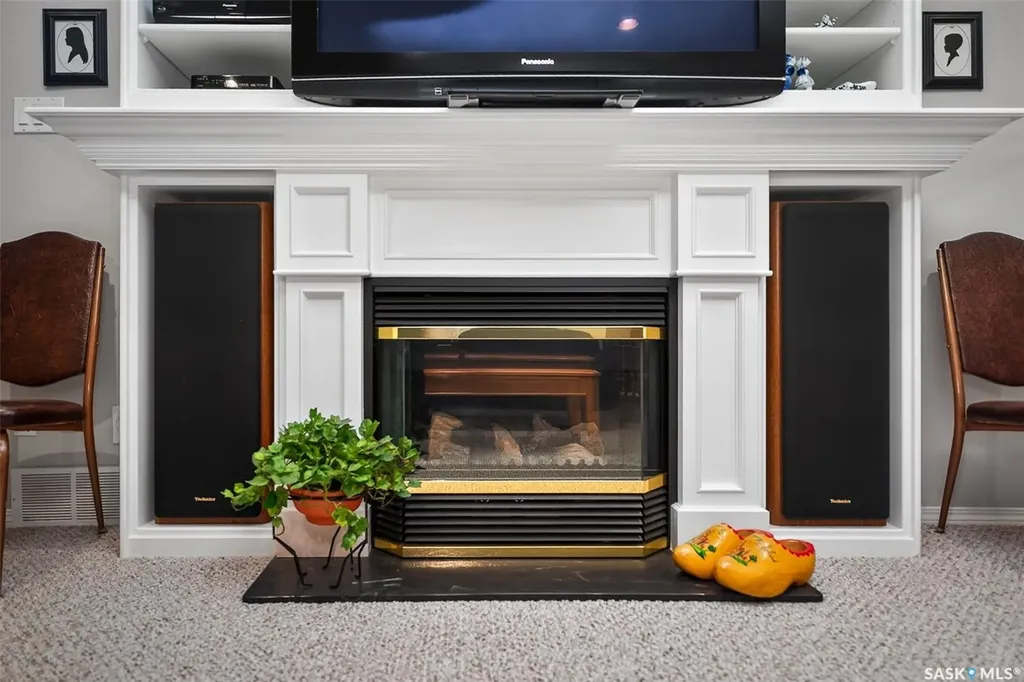 1380 Regal Crescent Moose Jaw SK S6H 7S2