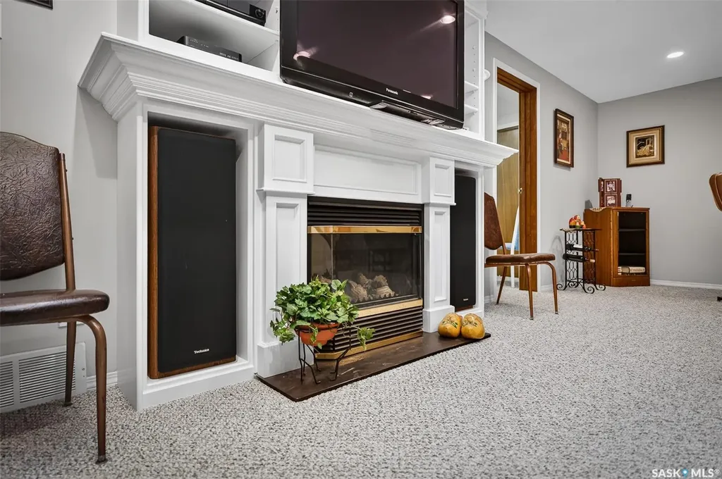 1380 Regal Crescent Moose Jaw SK S6H 7S2