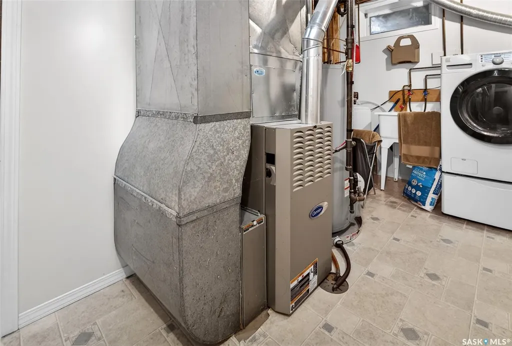 1380 Regal Crescent Moose Jaw SK S6H 7S2