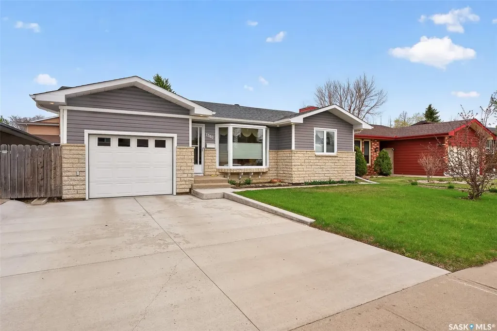 1380 Regal Crescent Moose Jaw SK S6H 7S2