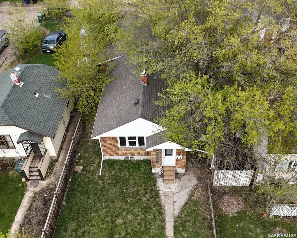 1228 1st Avenue N Saskatoon SK S7K 1Y6