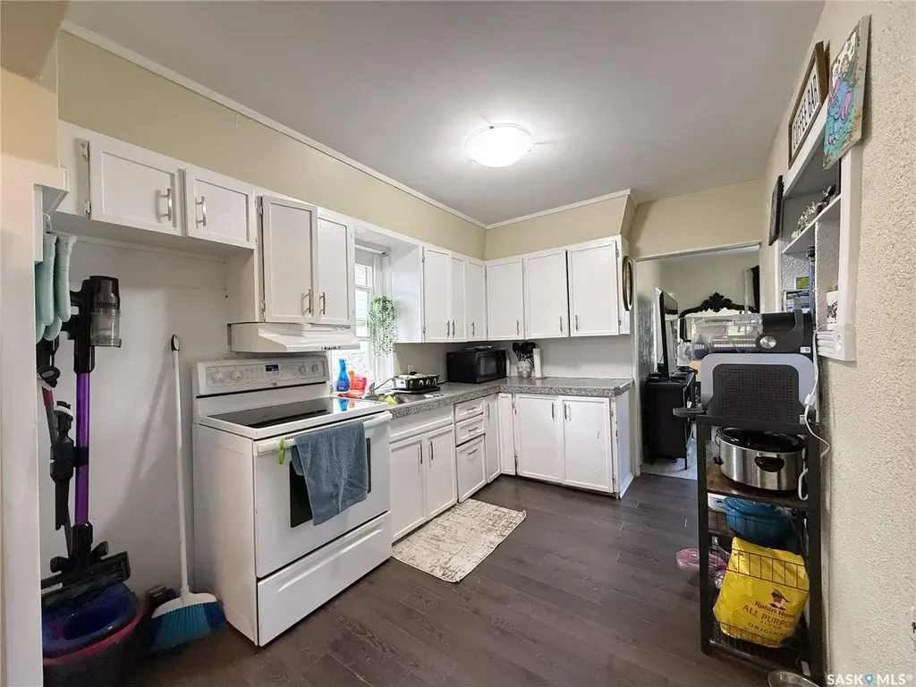 1228 1st Avenue N Saskatoon SK S7K 1Y6