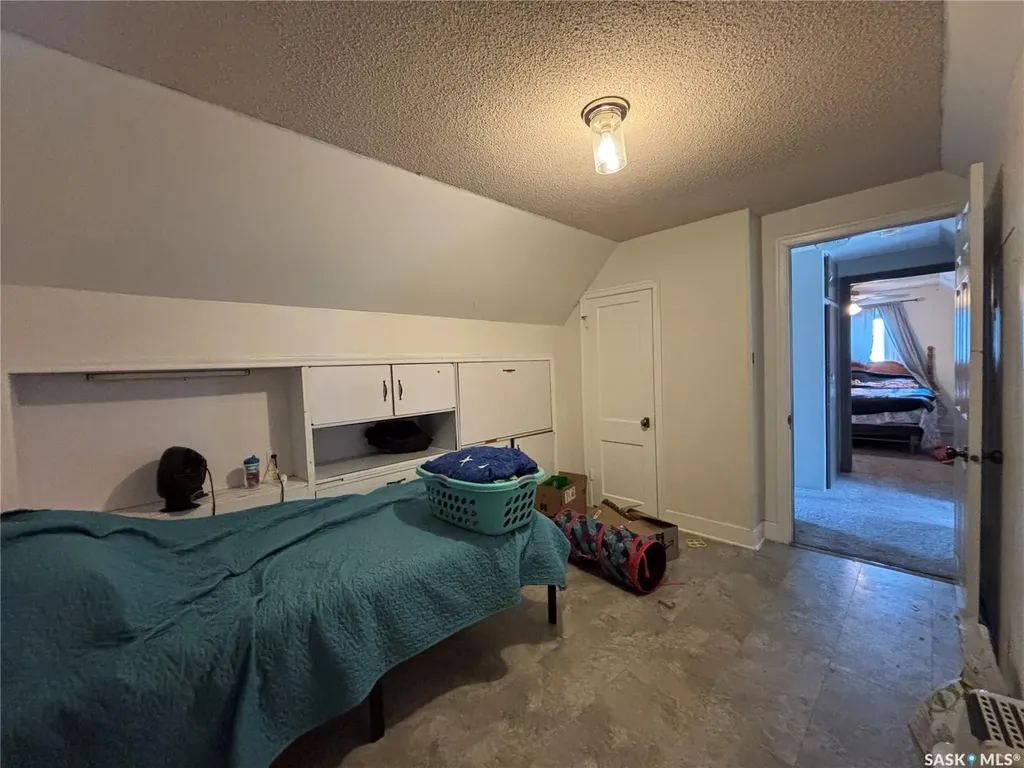 161 Halifax Street N Regina SK S4R 2W5