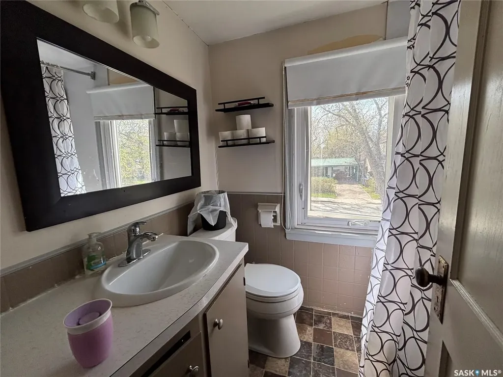 161 Halifax Street N Regina SK S4R 2W5