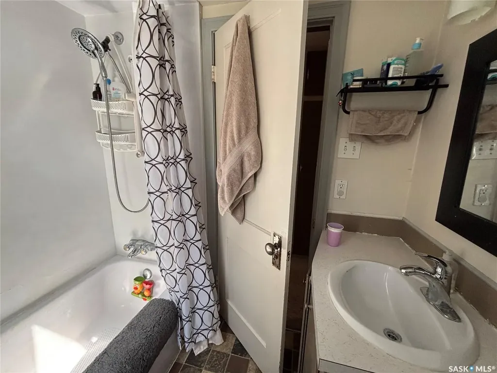 161 Halifax Street N Regina SK S4R 2W5
