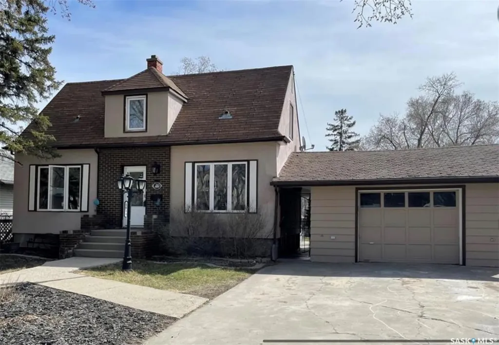 161 Halifax Street N Regina SK S4R 2W5