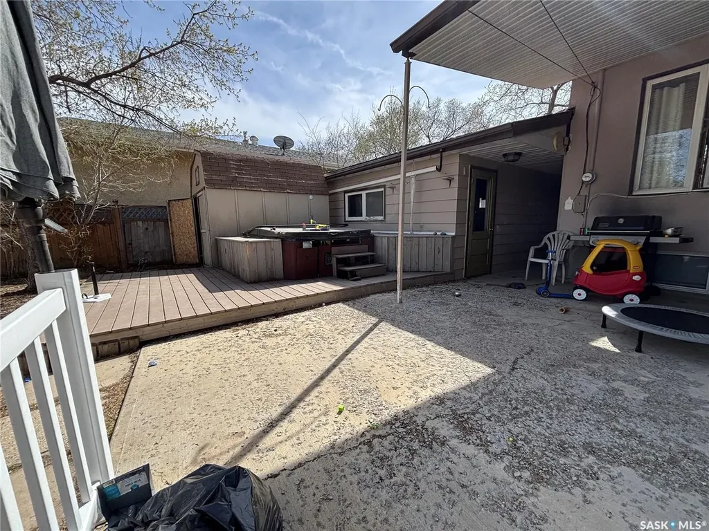 161 Halifax Street N Regina SK S4R 2W5