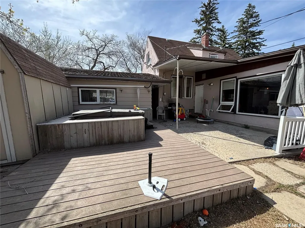 161 Halifax Street N Regina SK S4R 2W5