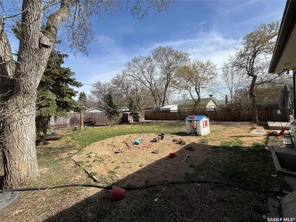 161 Halifax Street N Regina SK S4R 2W5