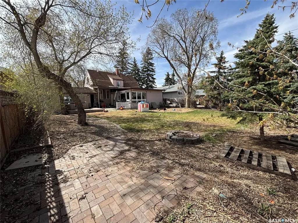 161 Halifax Street N Regina SK S4R 2W5