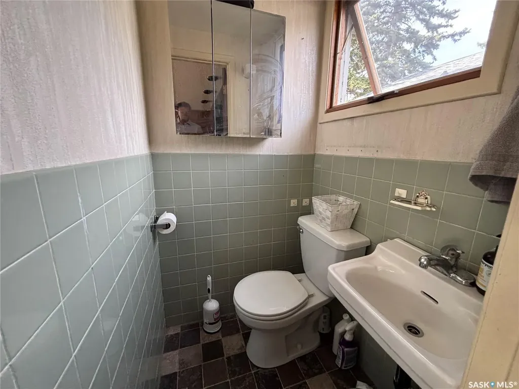 161 Halifax Street N Regina SK S4R 2W5