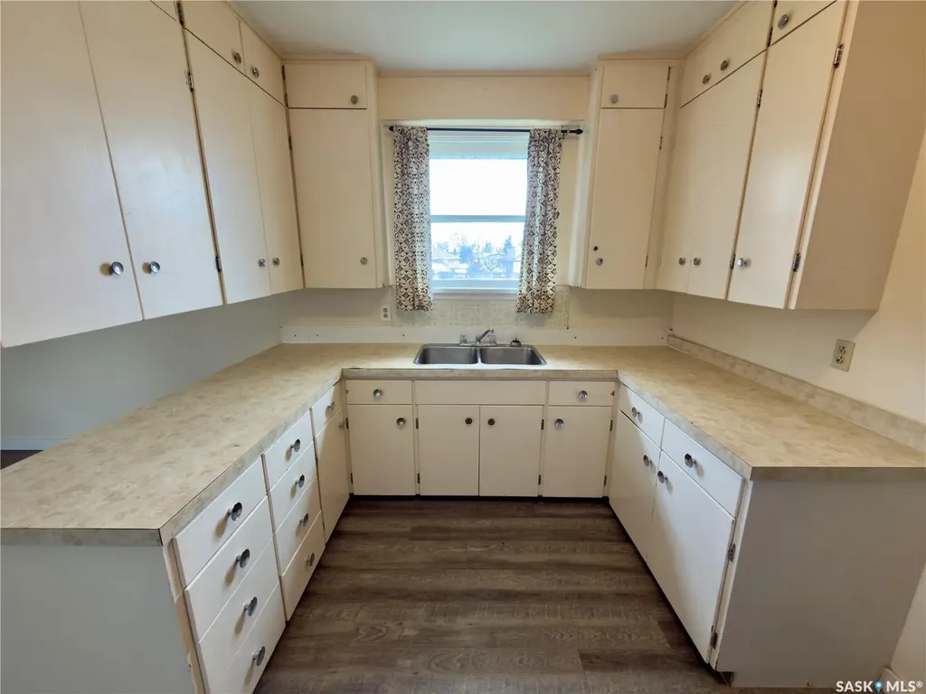 233 23rd Street W Prince Albert SK S6V 4L7